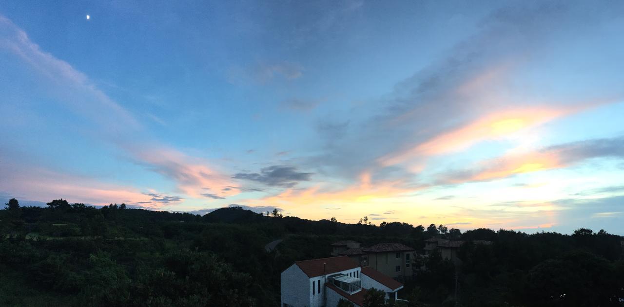 Araaura Pension Jeju Bagian luar foto