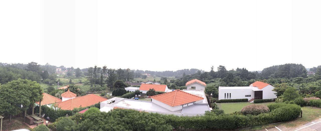 Araaura Pension Jeju Bagian luar foto