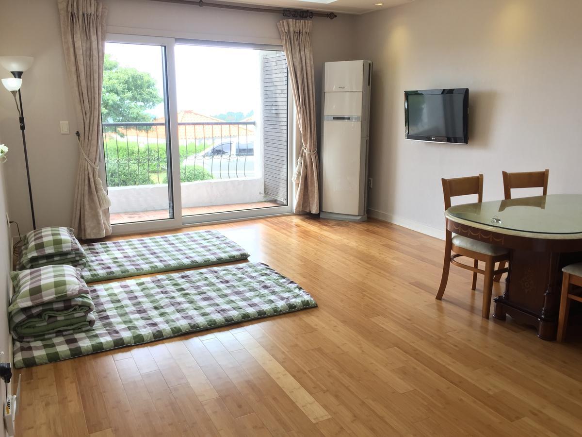 Araaura Pension Jeju Bagian luar foto