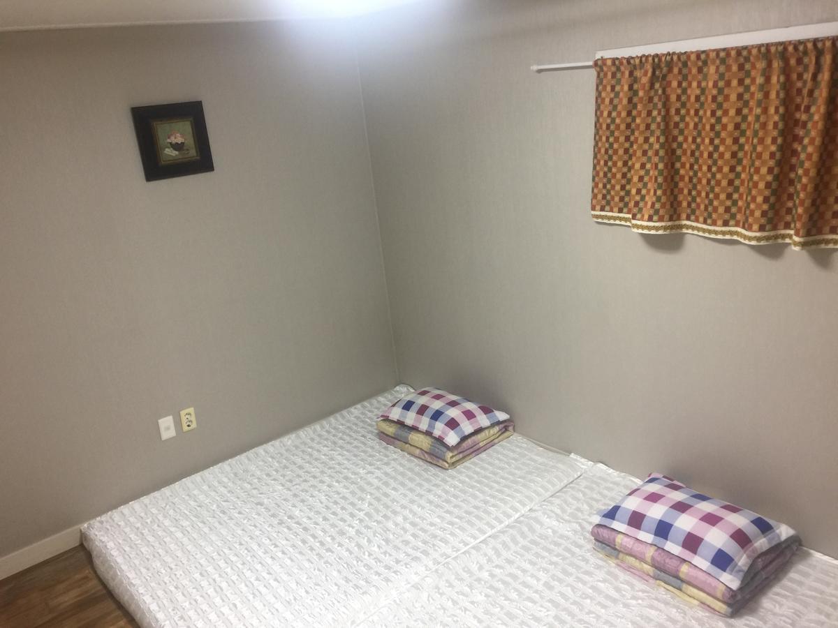 Araaura Pension Jeju Bagian luar foto